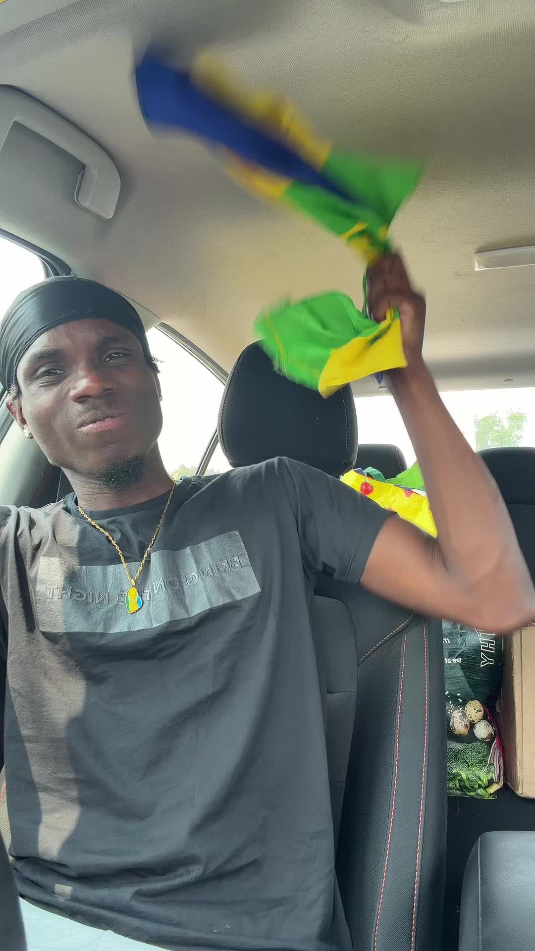 @Roy boogie 🇻🇨🇻🇨