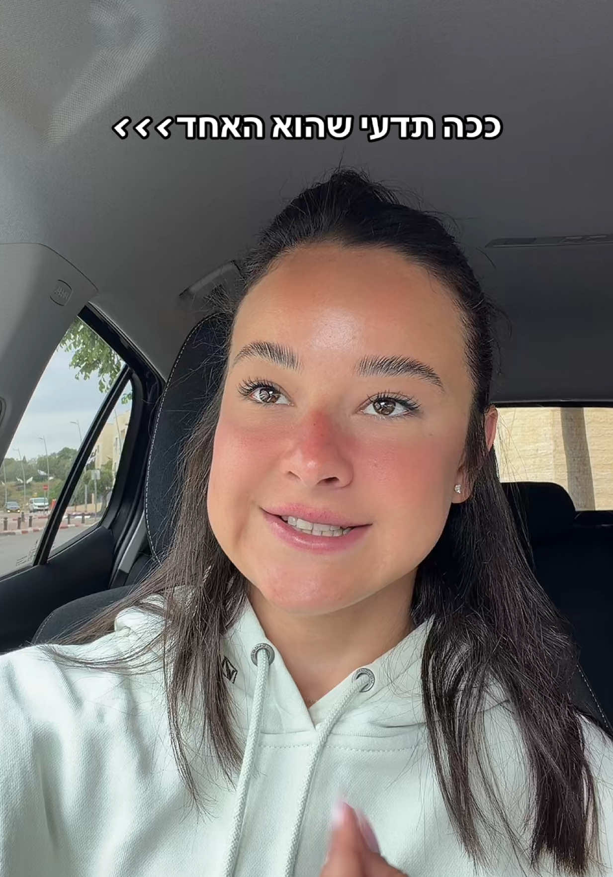 @nicoleomari