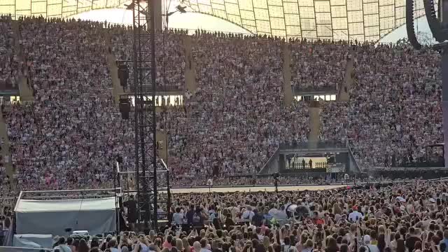 @𓂃꙳⋆videos from the eras tour