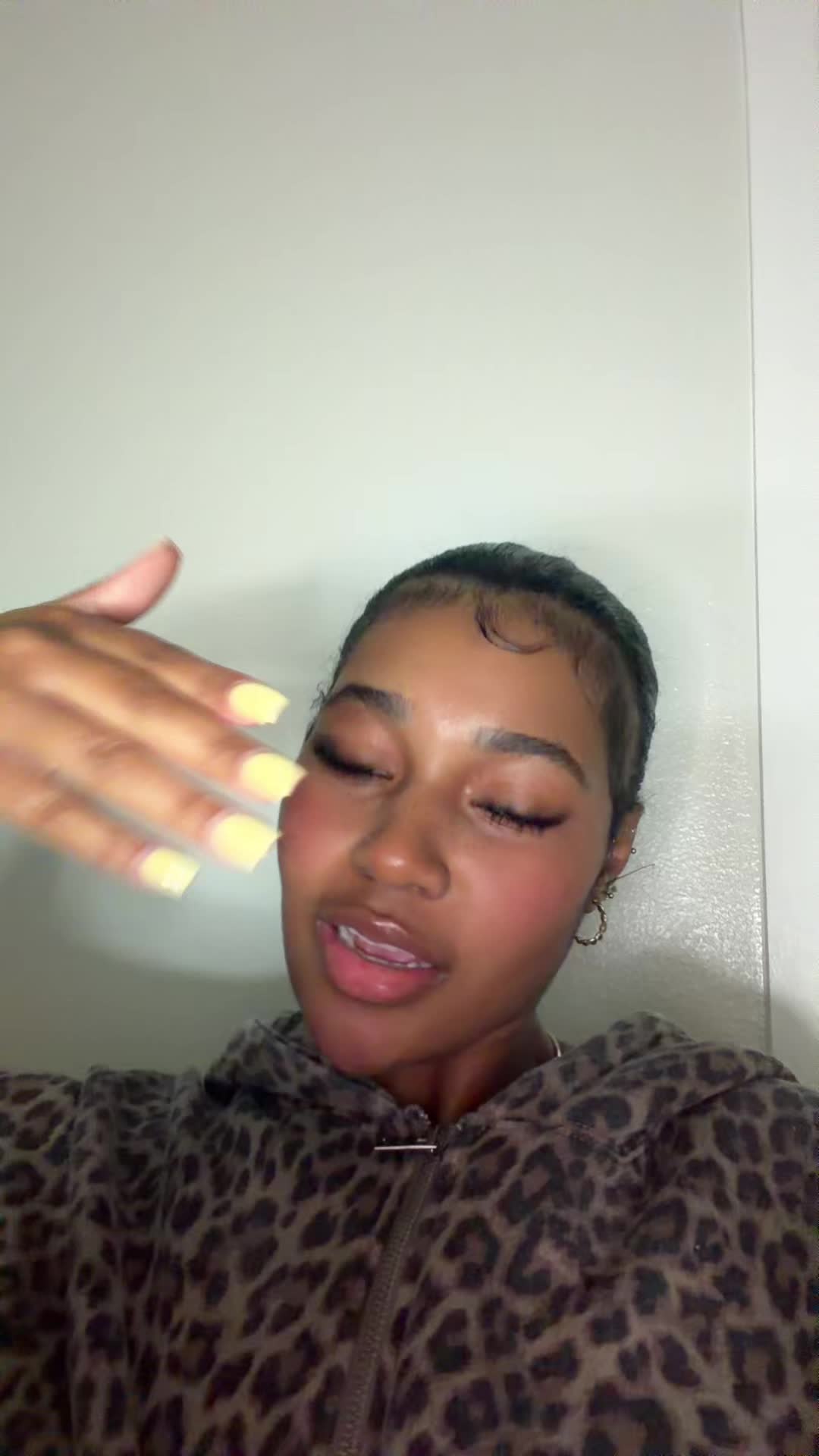 @🥹