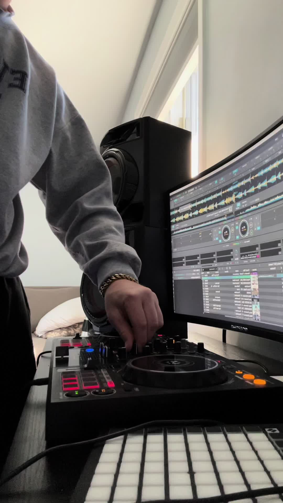 @dj4iv