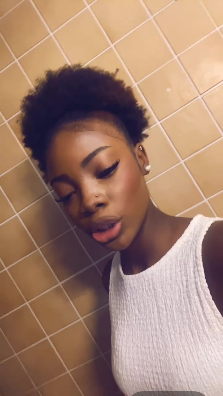 @eslie_237_