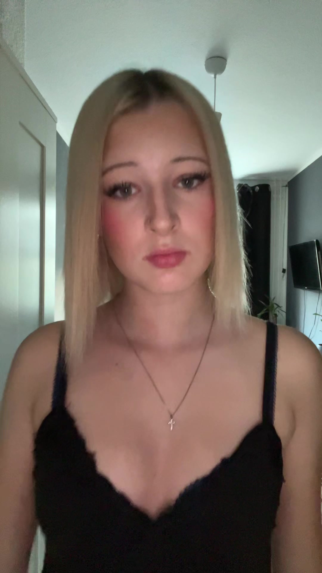 @𝐄