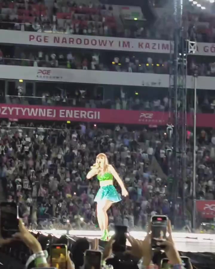 @𓂃꙳⋆videos from the eras tour
