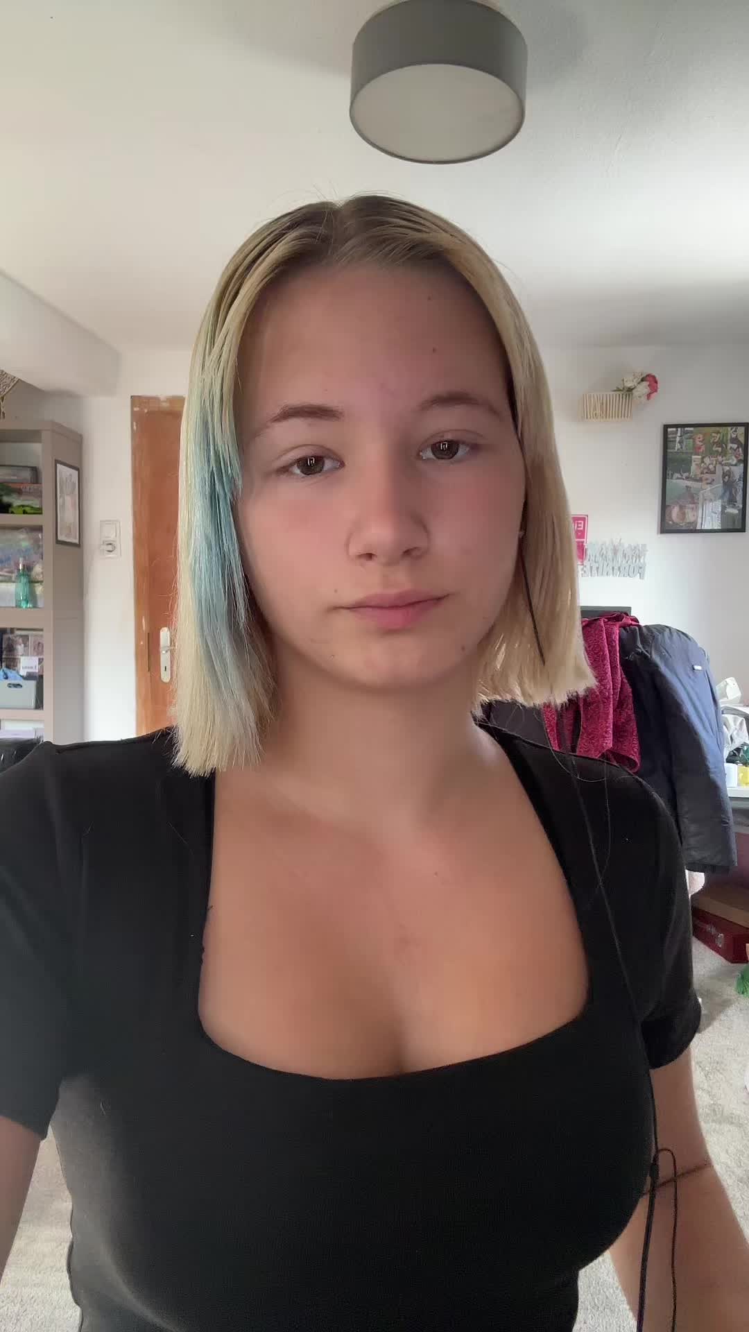 @🎭