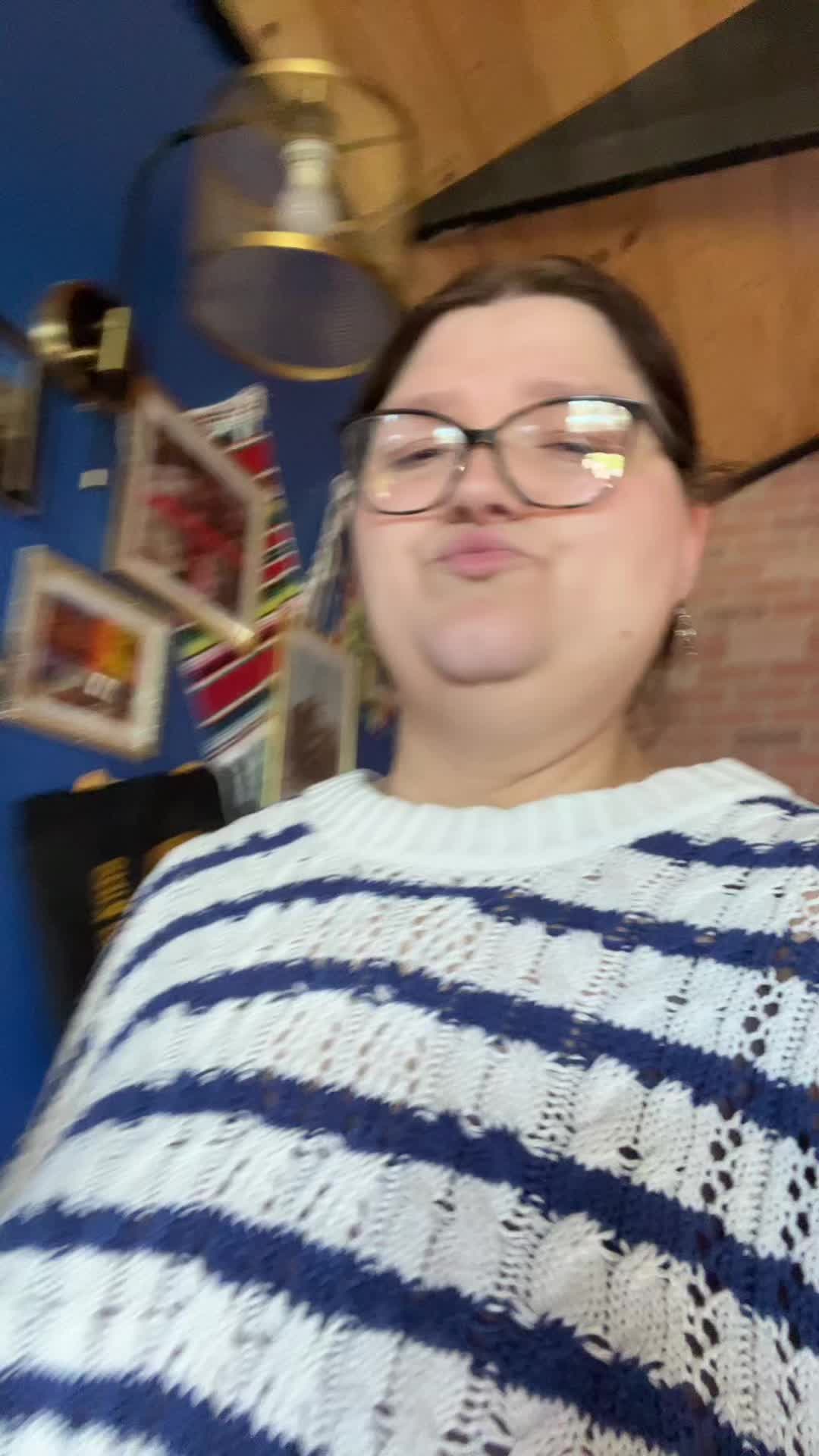 @laurenellis