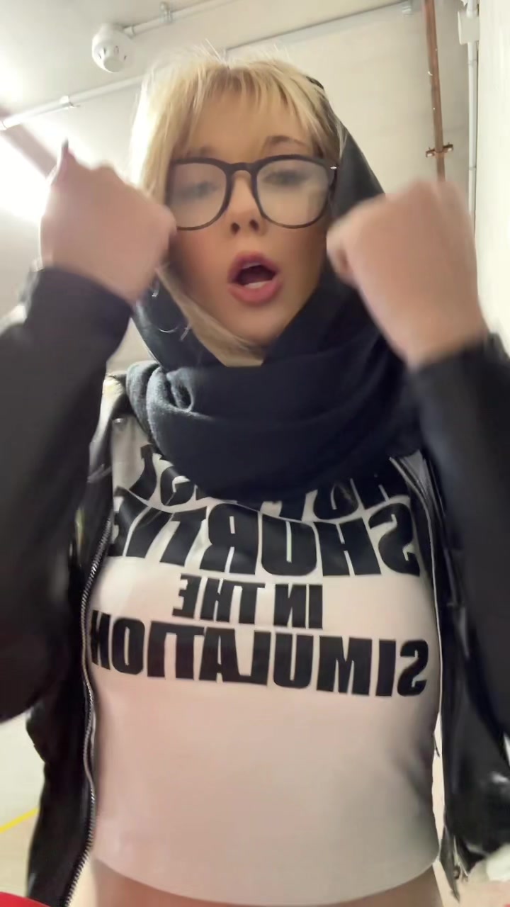 @bl0ndebih
