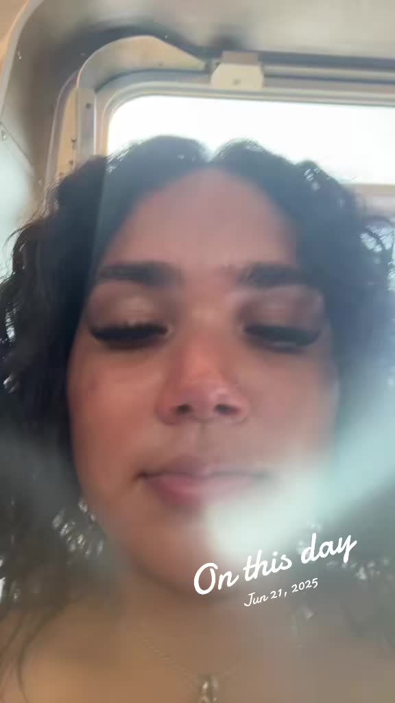 @hoyouisathot