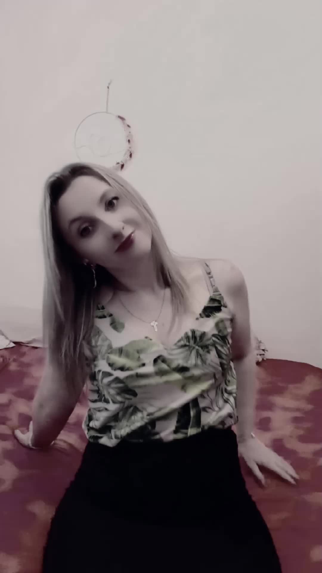 @𝓢𝓪𝓷𝓭𝔂 𓆩დ𓆪 ⋆
