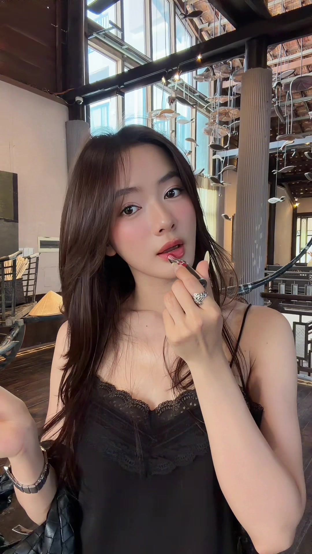 @Uy&ecirc;n Fang