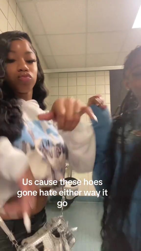 @queen b