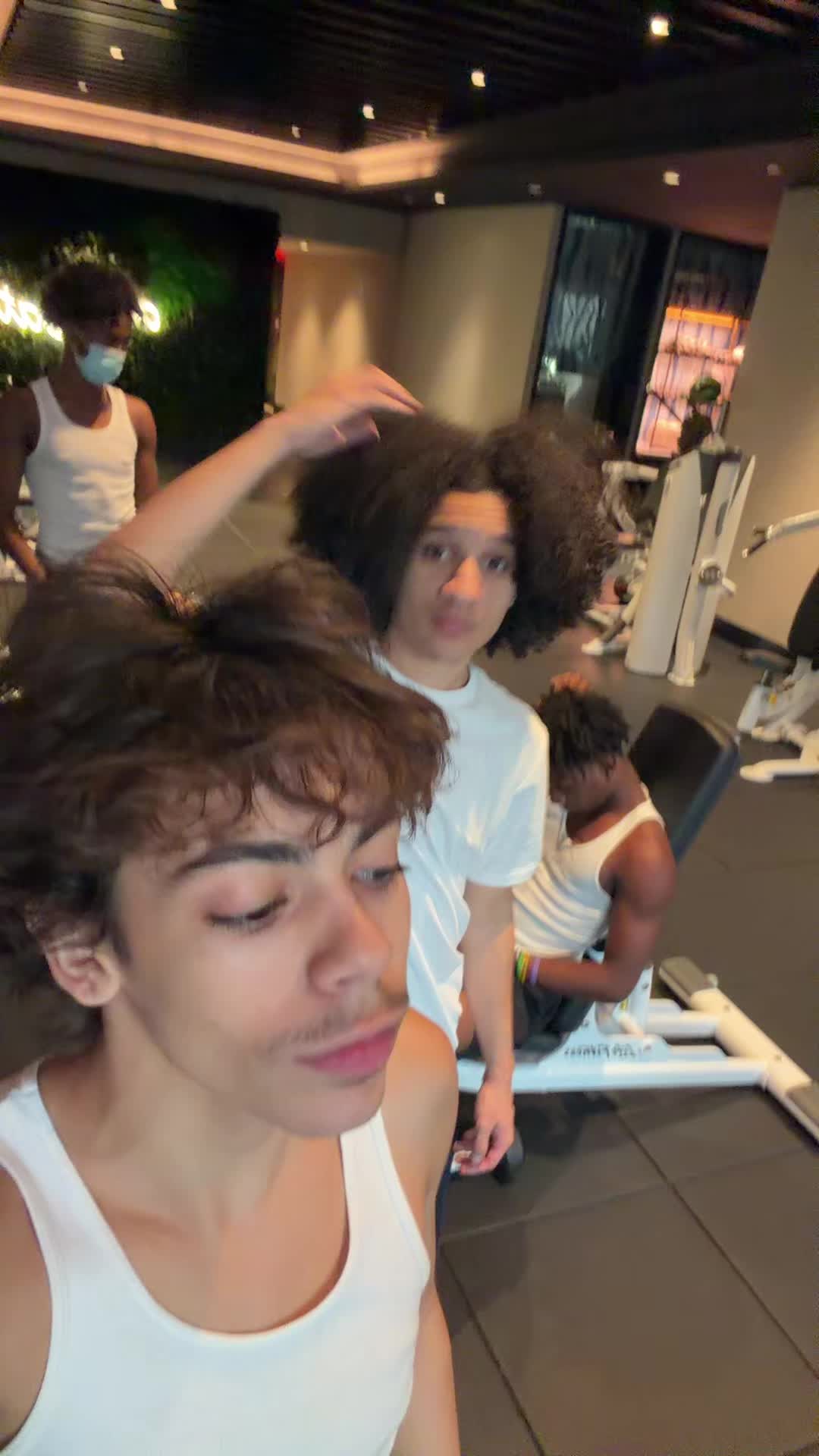 @iseezayy
