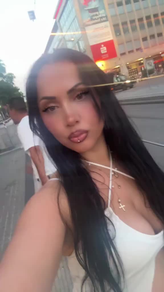 @Emily Queen ๐๐๐ฉ๐ช ๐ฒ๐ฐ
