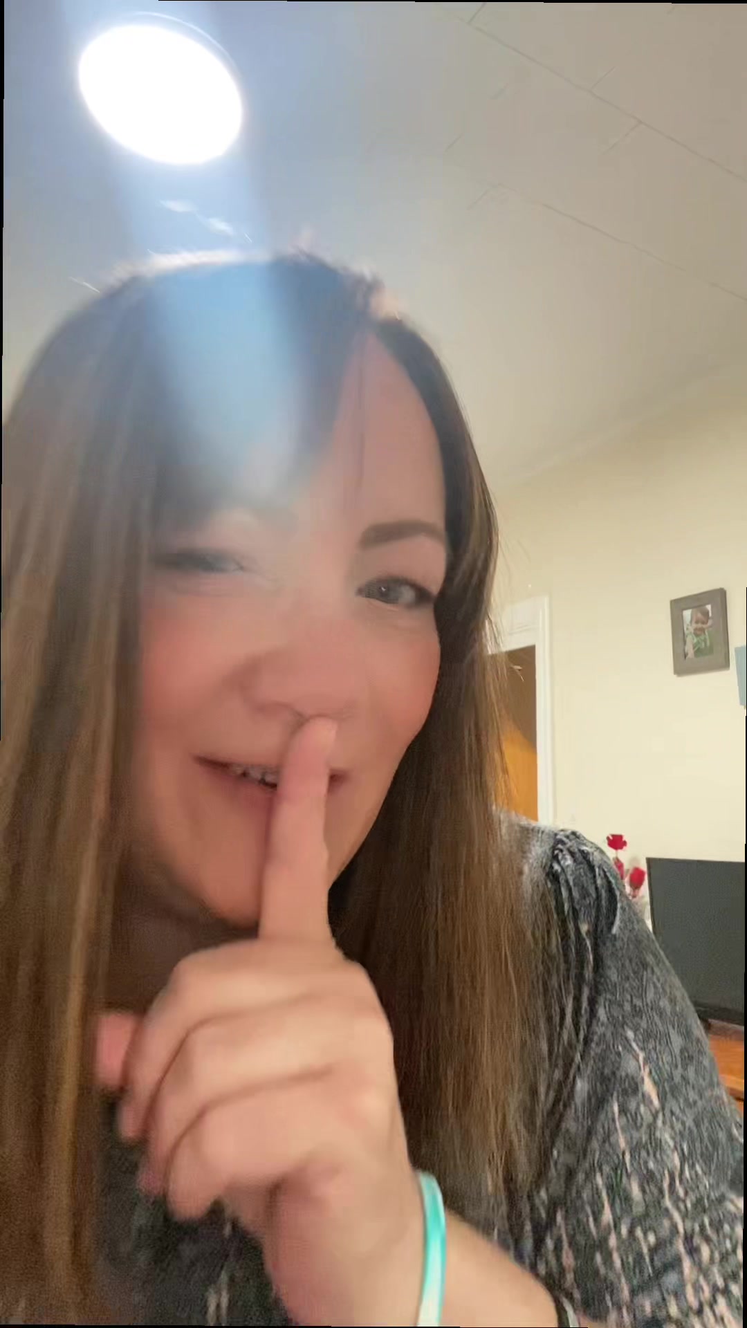 @TheGirlWithOneArm