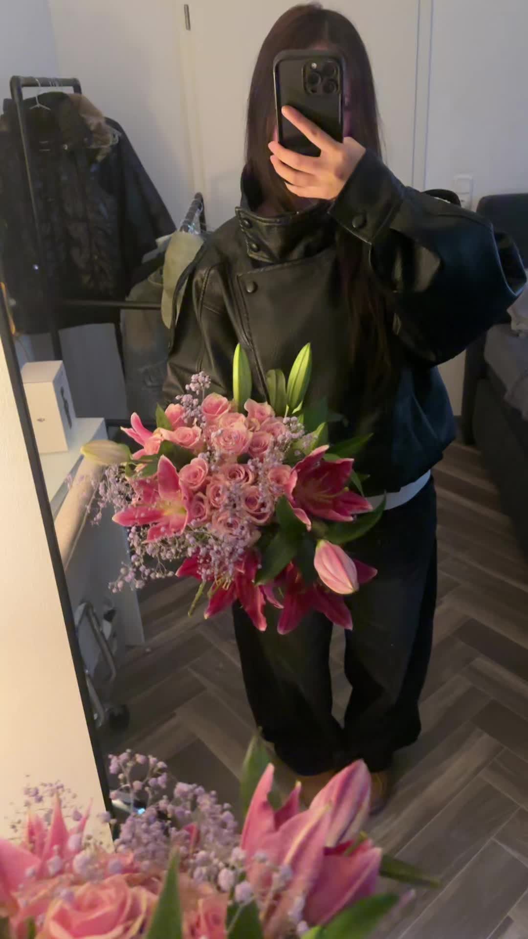 @llindaqq