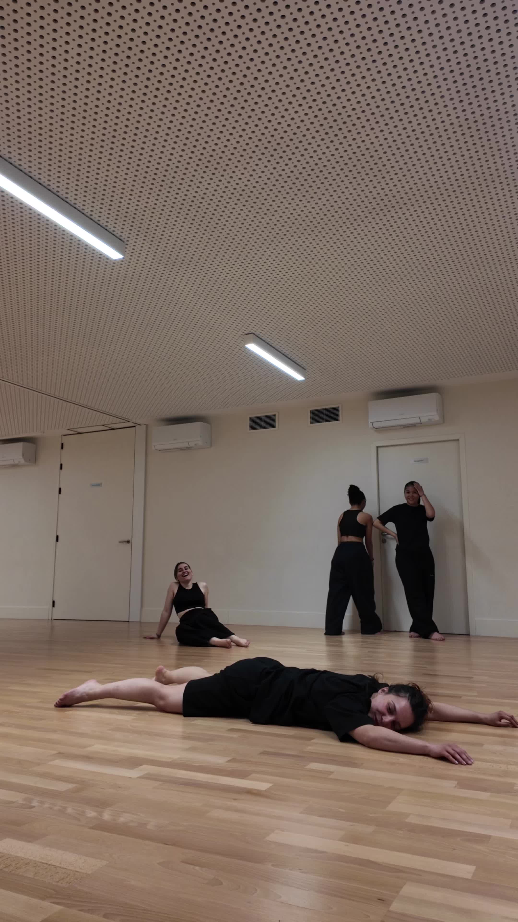 @NEEDS DANCE CREW