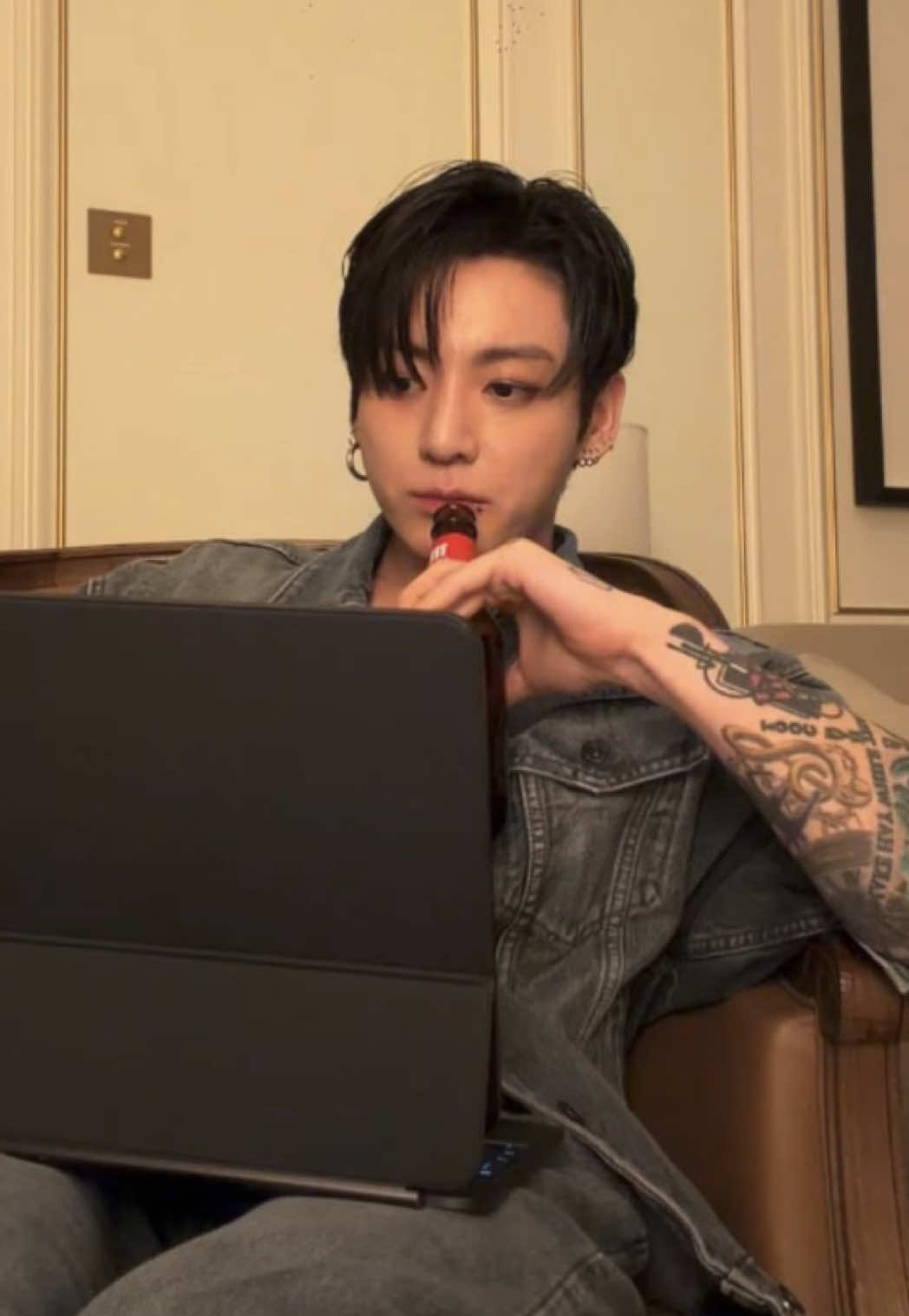 @⁷⟭⟬BTSVT𖧷&sup1;&sup3;