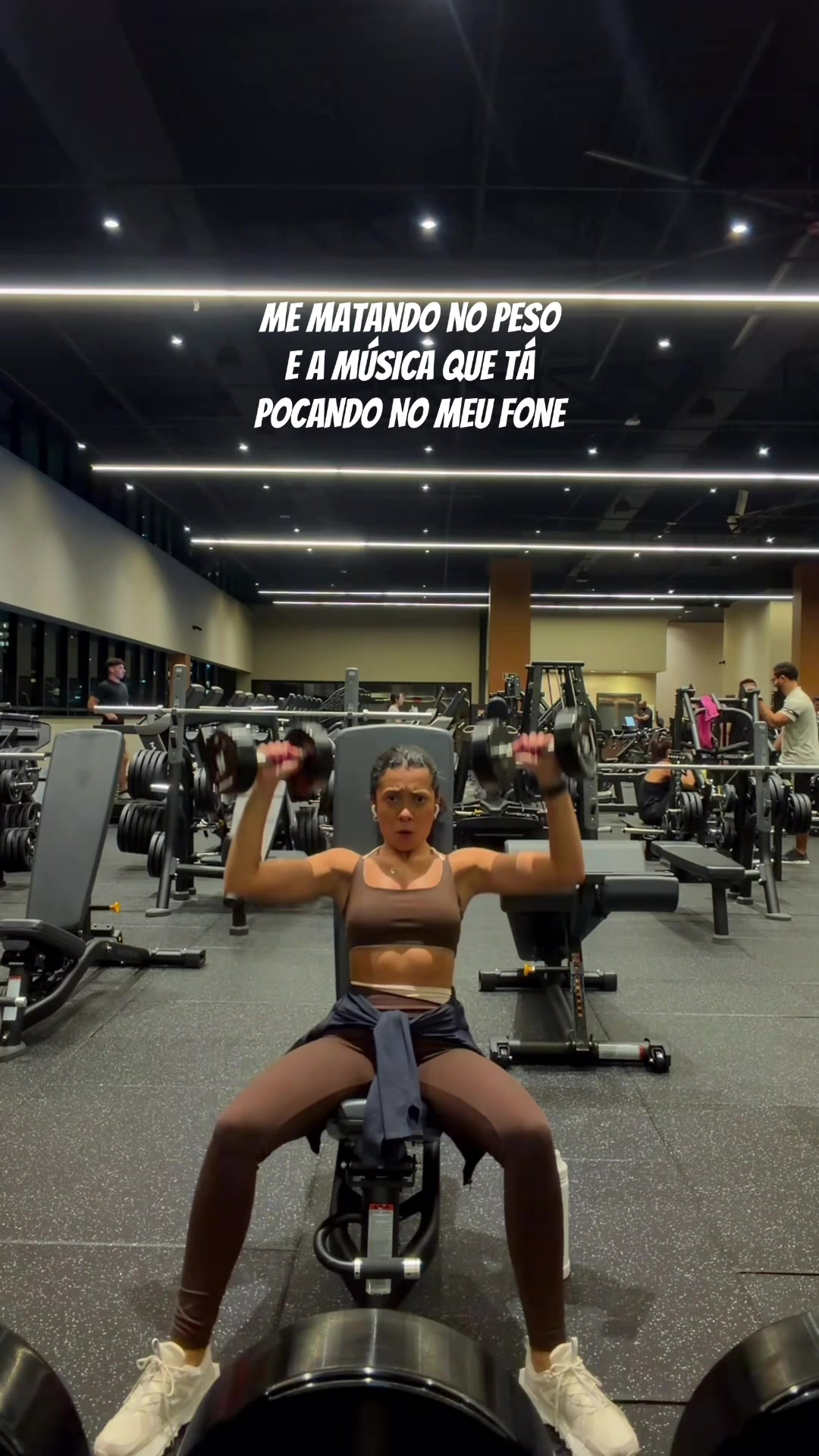@Raianyleticia