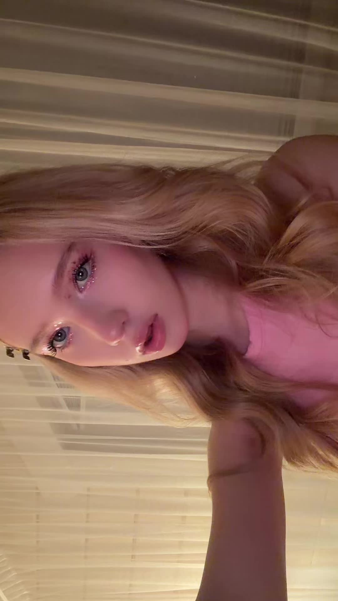 @😸