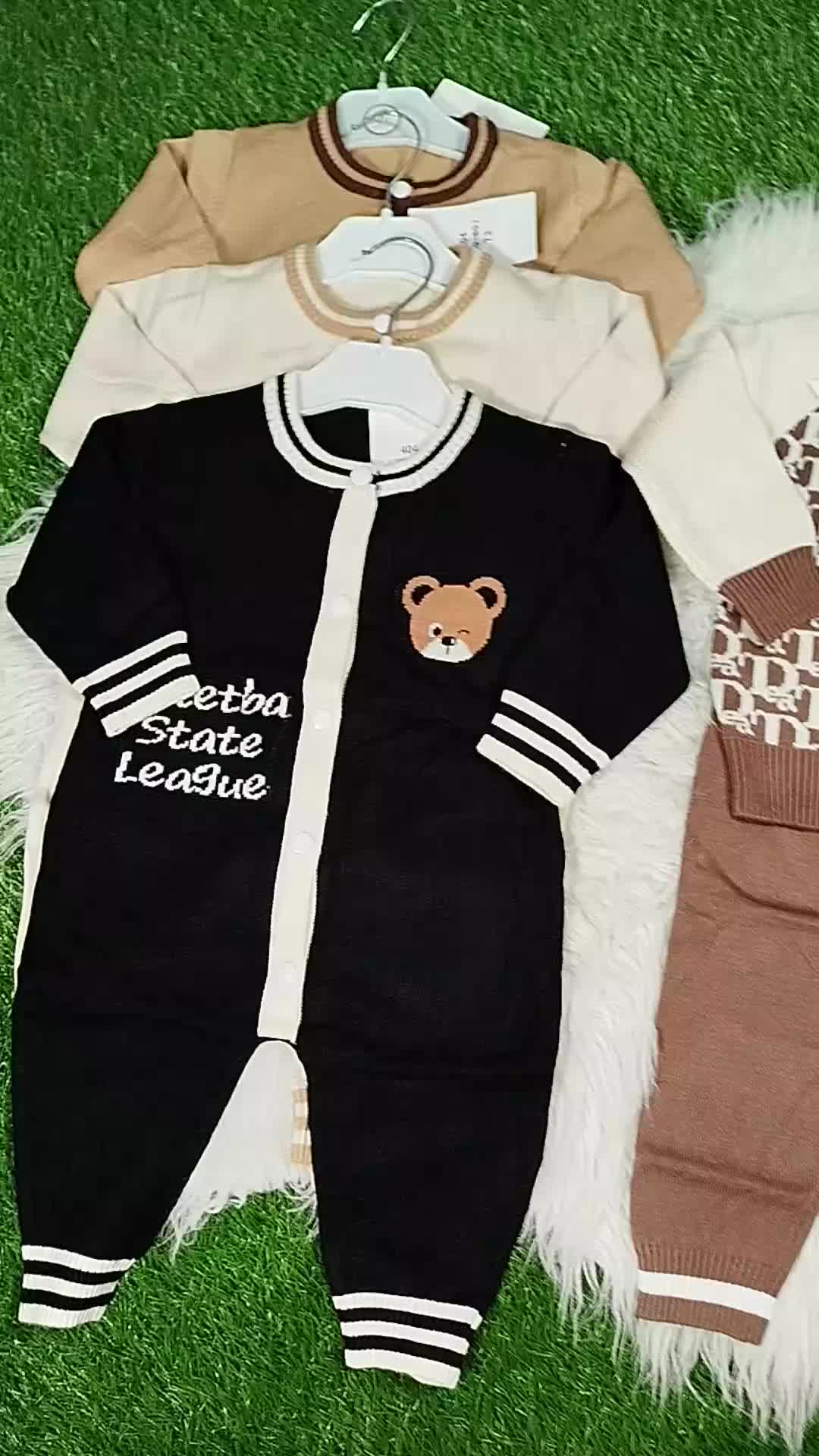 @Thia.pk