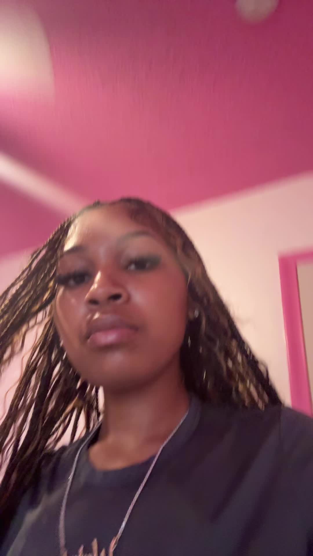 @peachesncreamm77