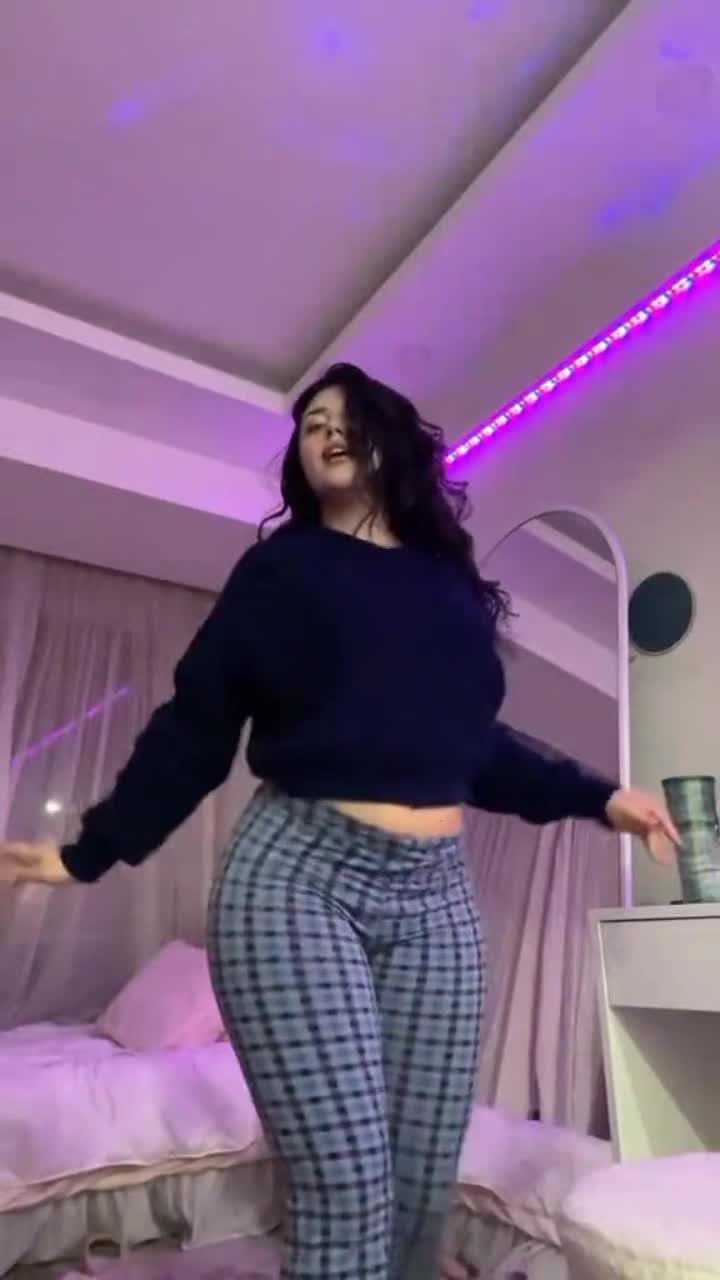 @ℓℴℛ𝒶 ℛℴ𝓈𝒶𝓇𝒾ℴ ⵣ