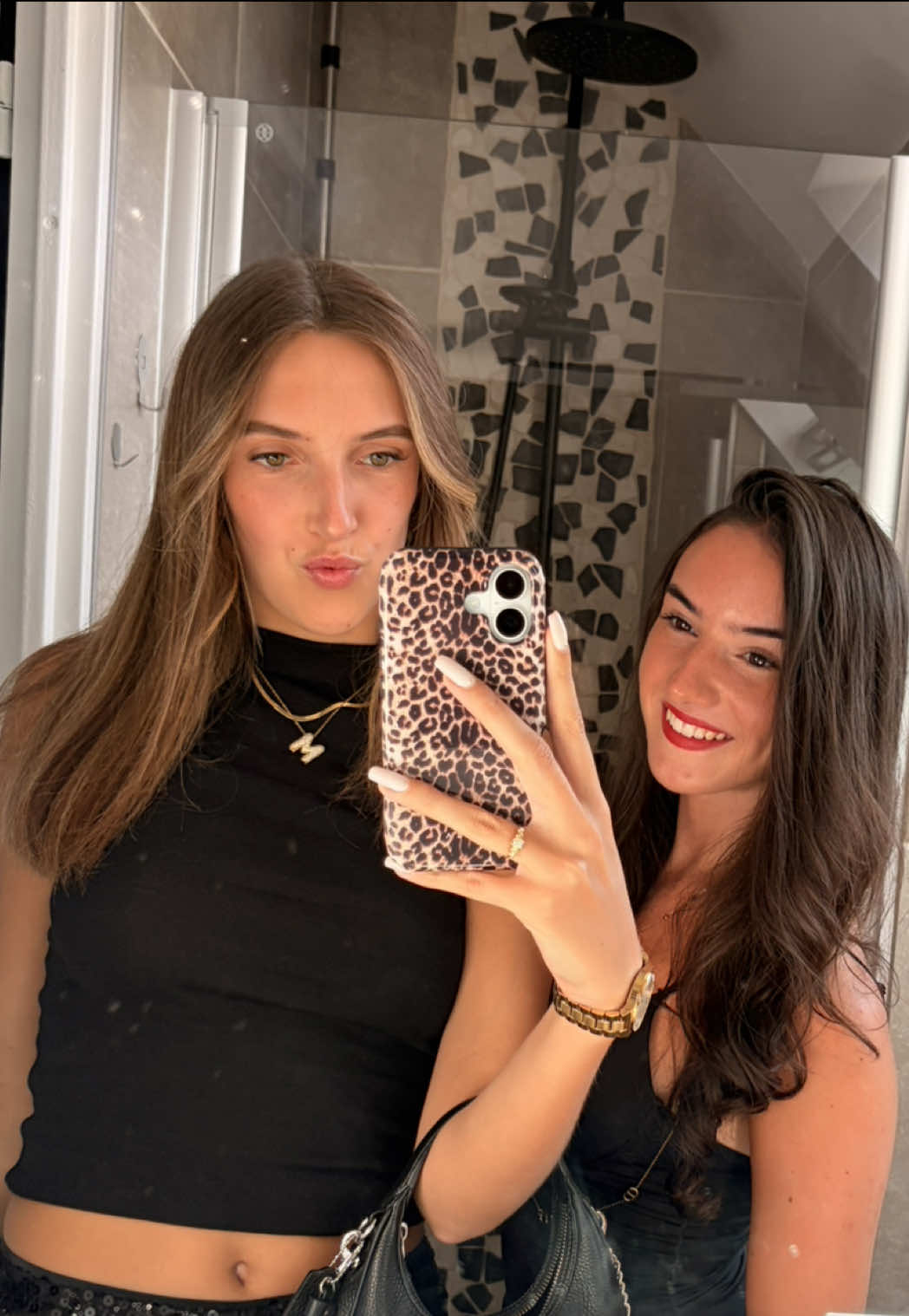 @melinacsnn