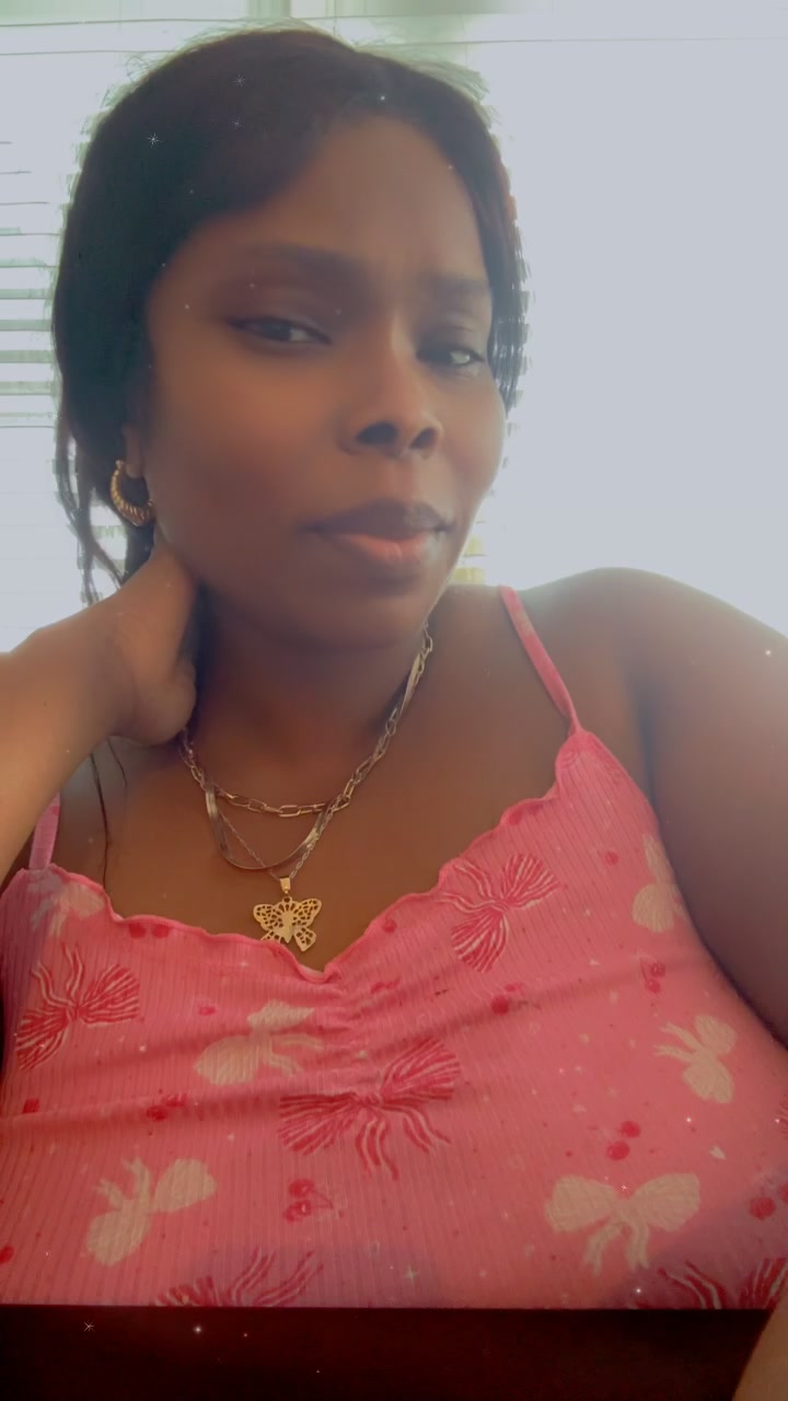 @Foi By Latoya