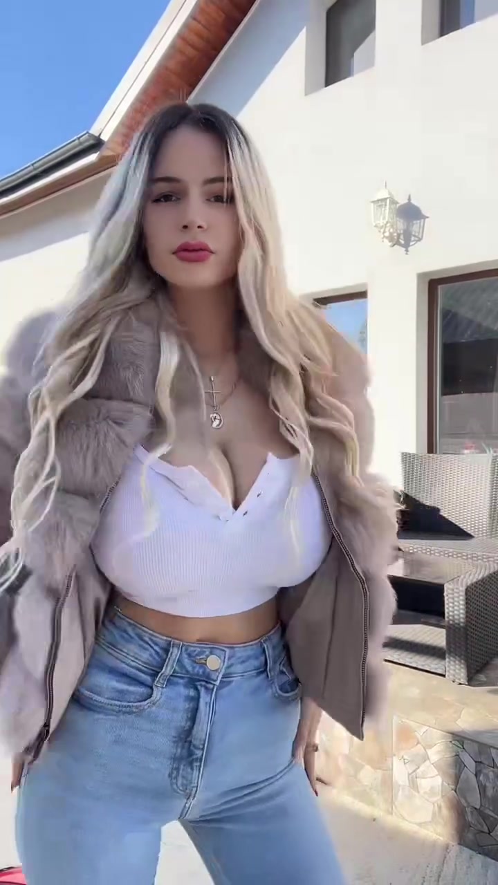 @Lorean Busty 😘
