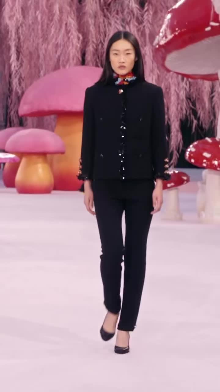 @𝐂𝐎𝐔𝐓𝐔𝐑𝐄 𝐃𝐄𝐒𝐈𝐆𝐍𝐒