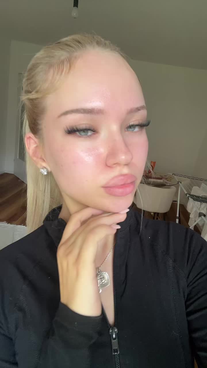 @аня