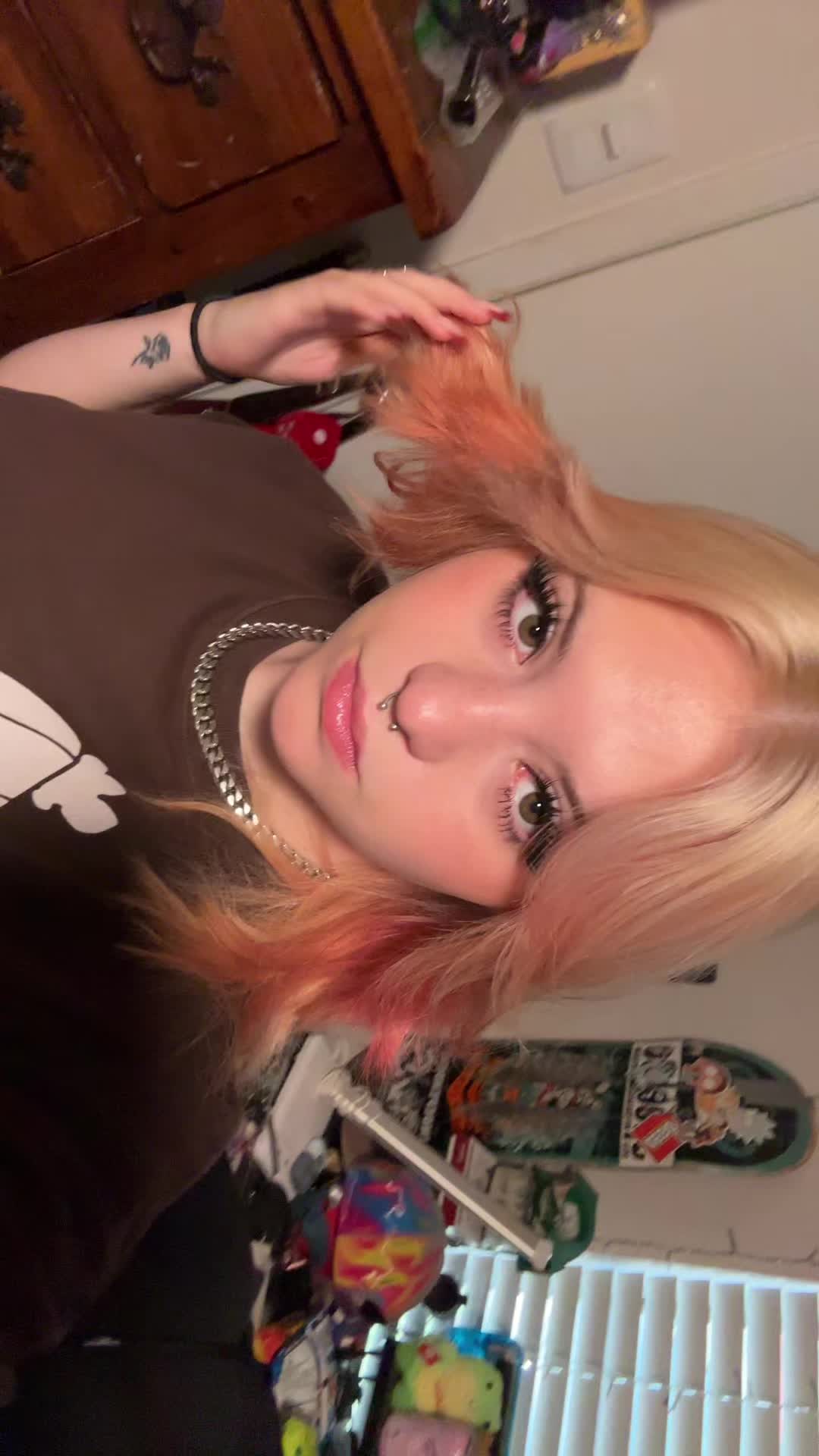 @:3