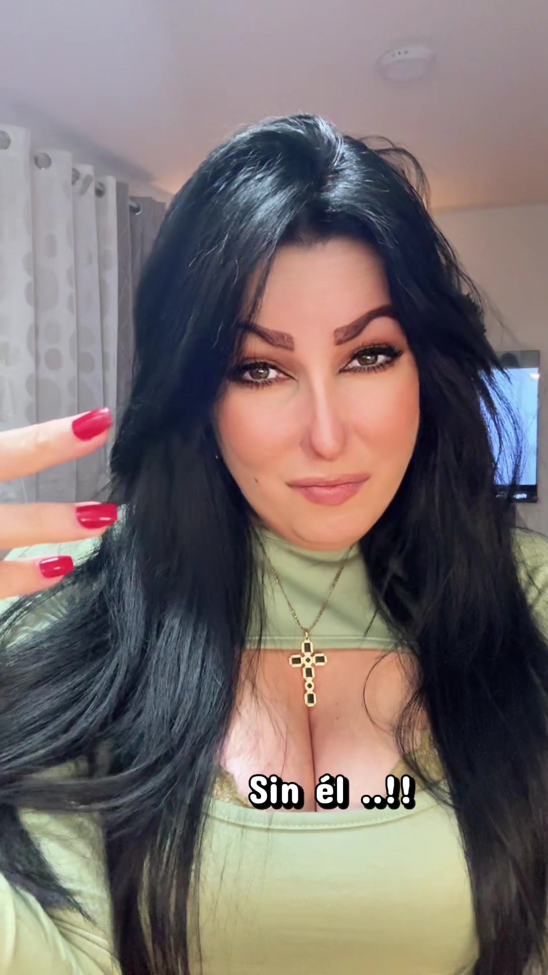 @𝐑𝐨𝐬𝐚 𝐄𝐥𝐞𝐧𝐚 ✨🤍✨