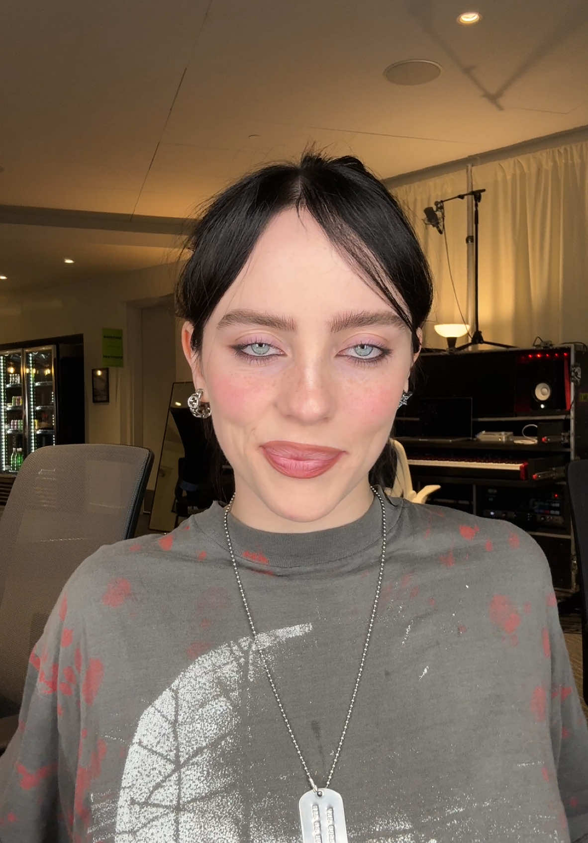 @BILLIE EILISH