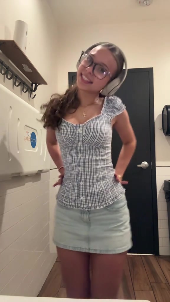 @isabella.