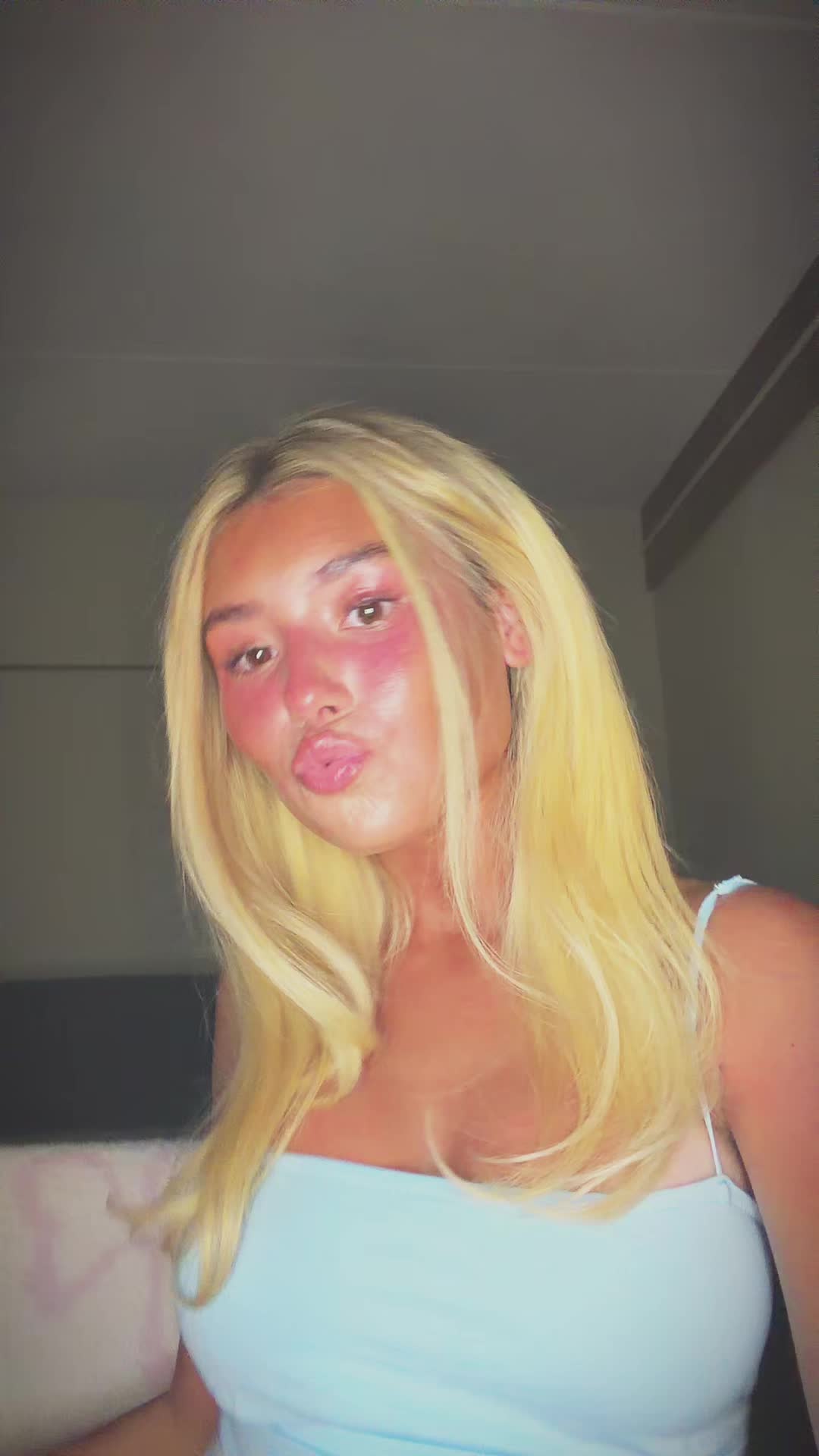 @blonde.dinasour