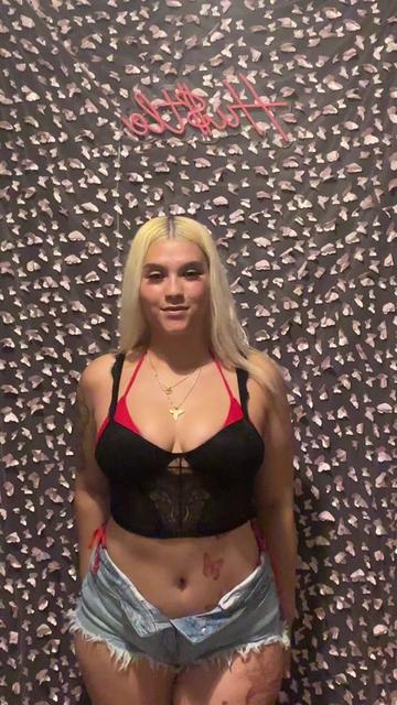 @Beautiful Mikayla