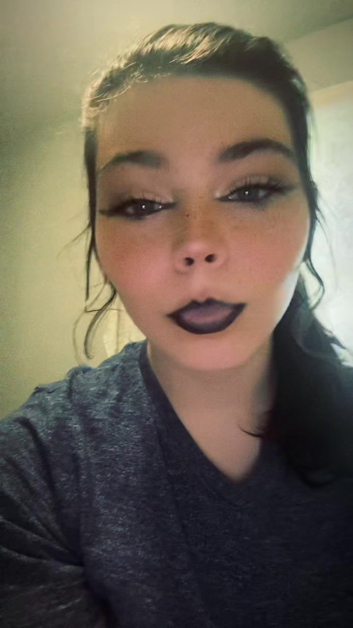 @Zezi the emo clown 🖤🤡😝