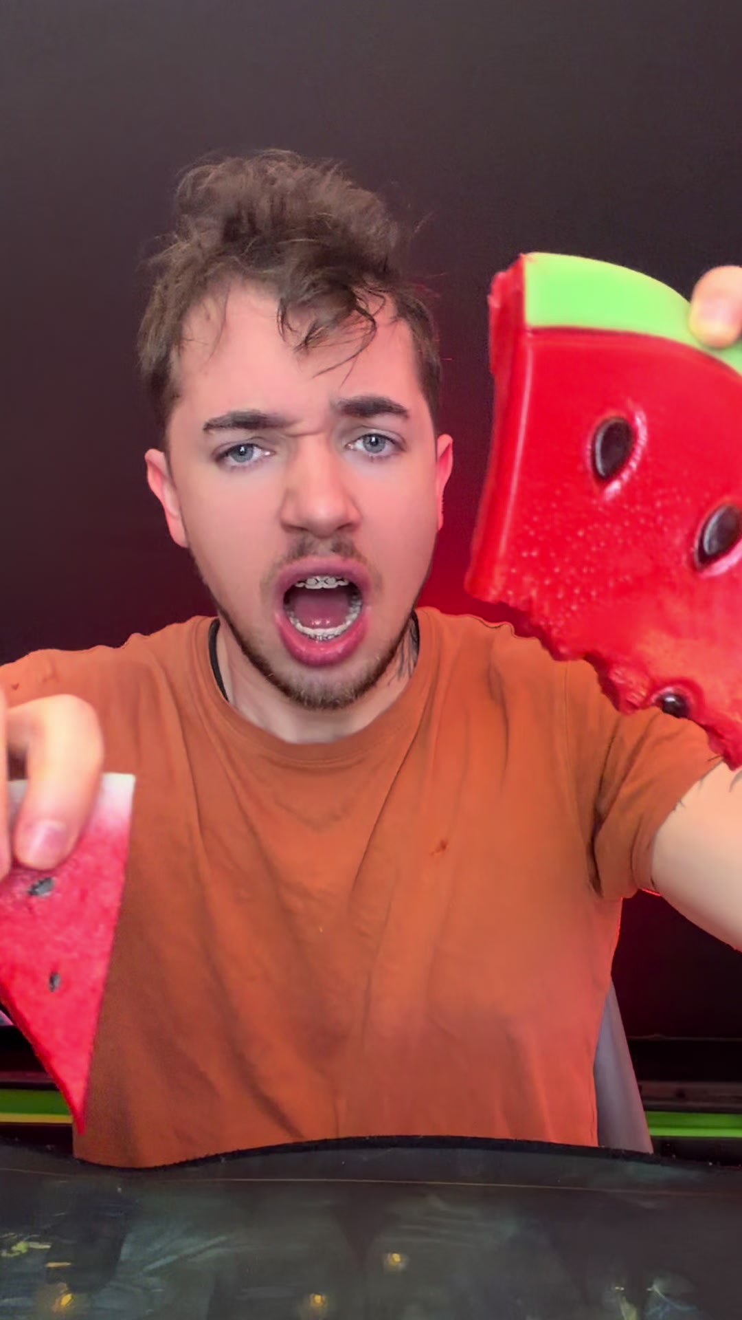 @ASMR TOM RED