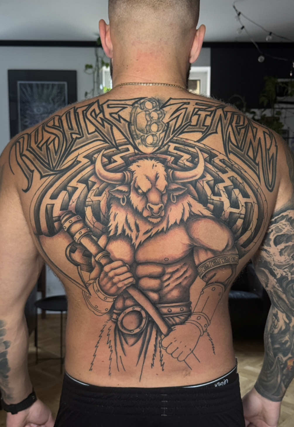 @UNCOOL.TATTOO