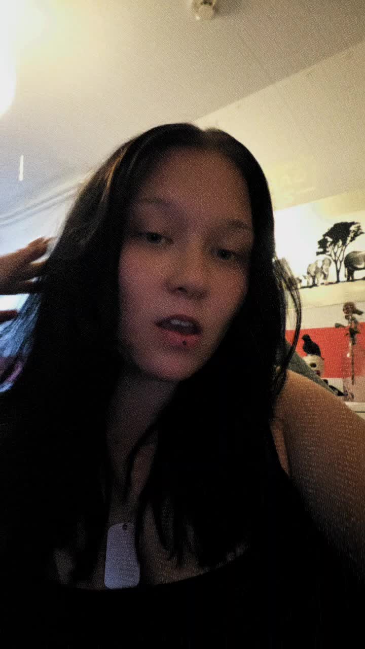 @💥Creepy🦋《Nicht die deine》💯