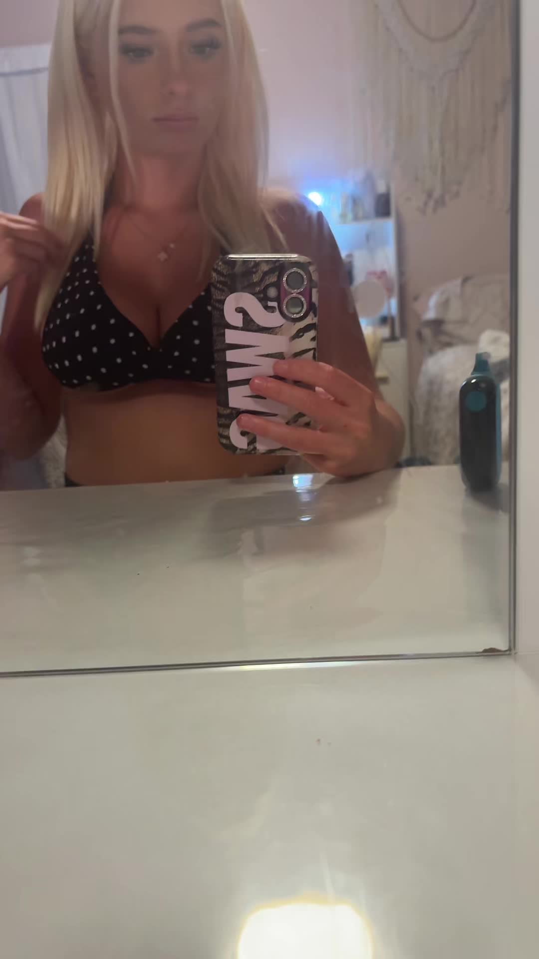 @lickbacklaura🐆🍸🍒🎱