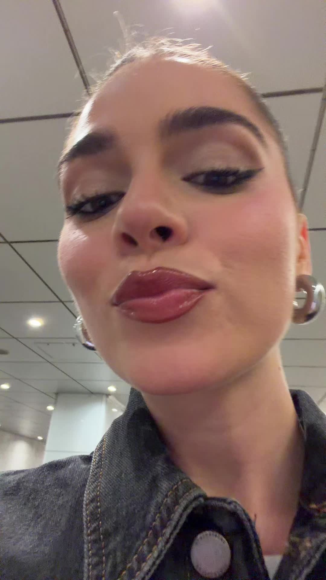 @Jesshartel1/DE