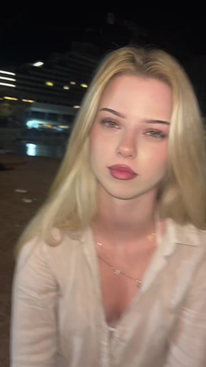 @️ella