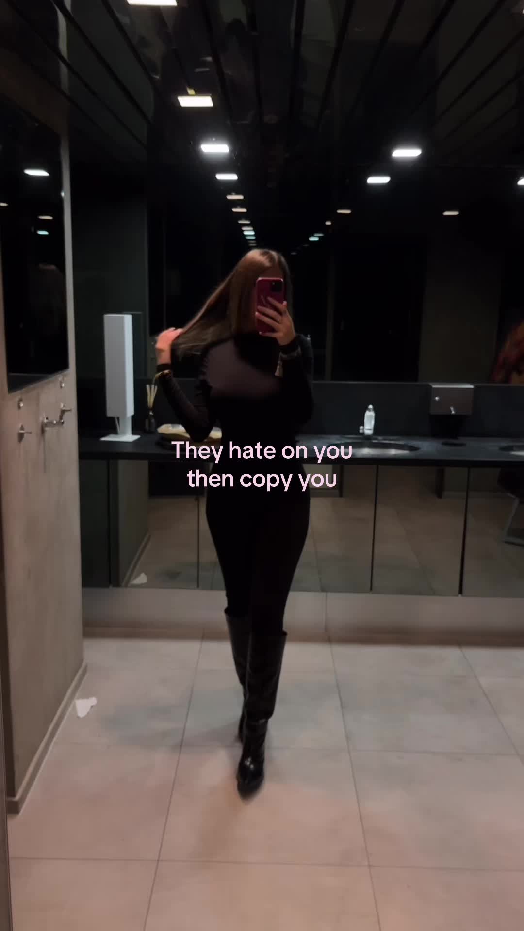 @𝒜𓃮