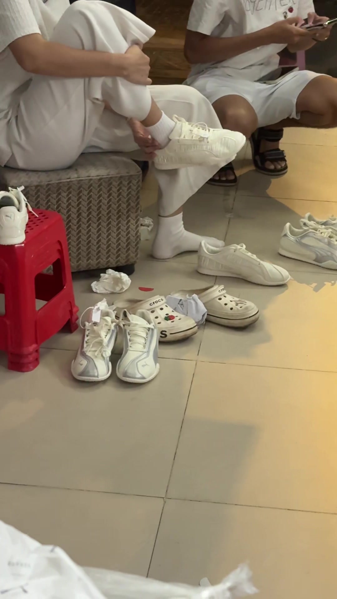 @HL Shoes Store