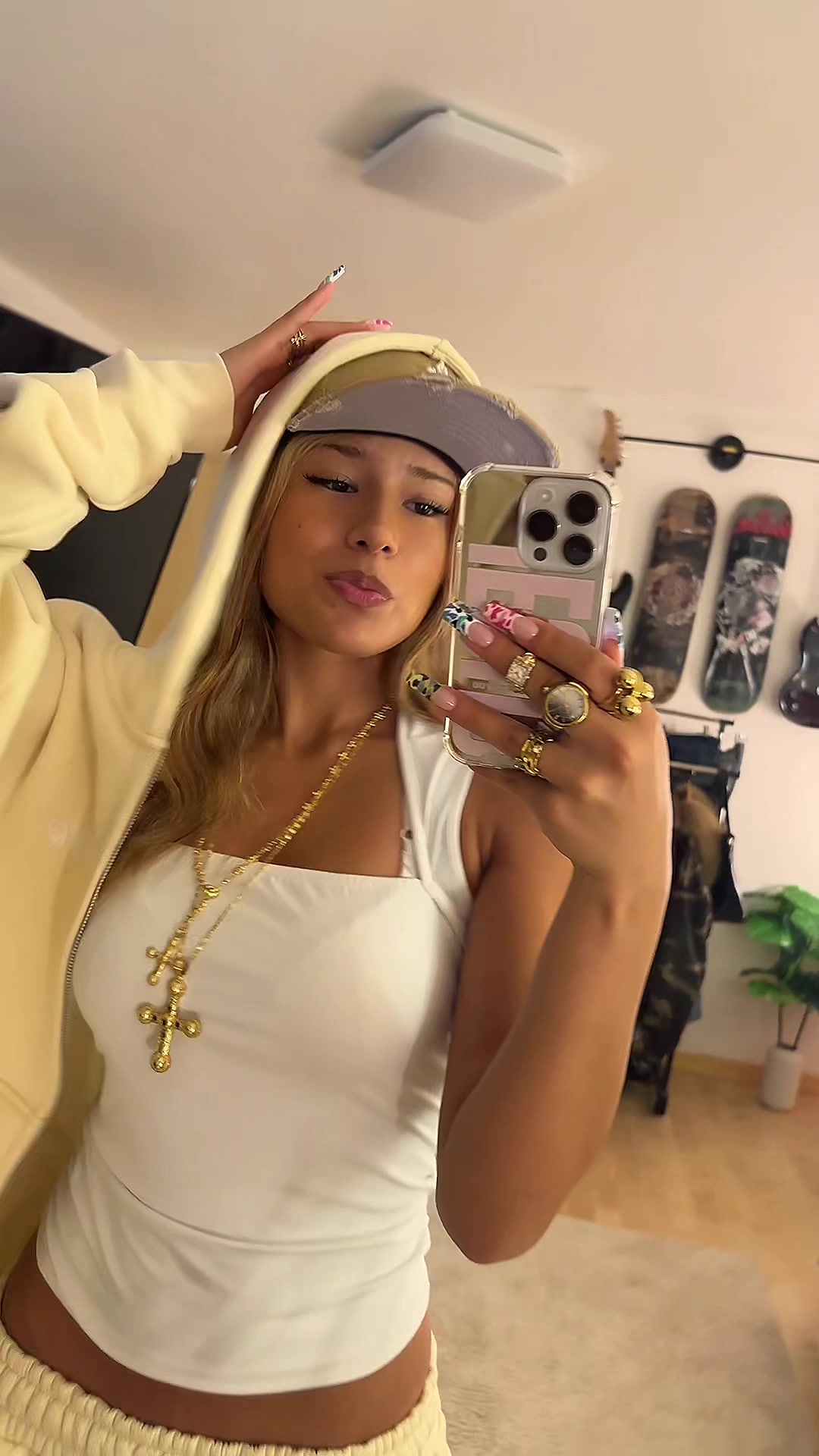 @Isabella