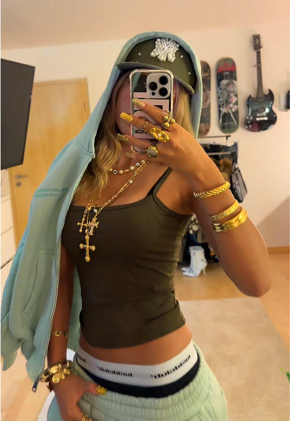 @Isabella