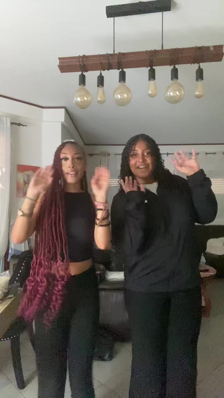 @Naaomi_.4568
