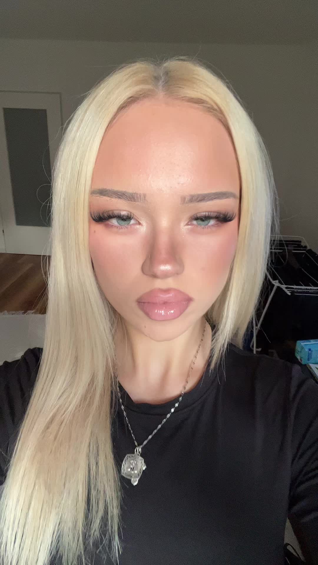 @аня